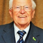 Für 60 Jahre Mitgliedschaft erhielt Werner Leinich die goldene Nadel des Schwäbischen Albvereins