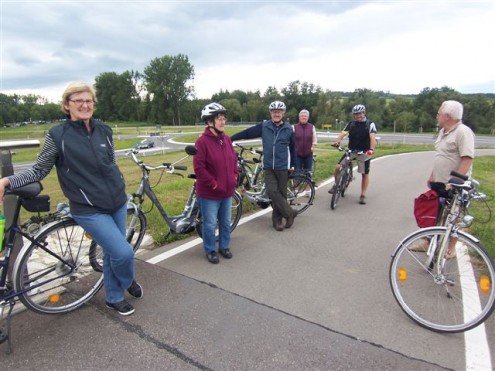Rad- und Fußgängerbrücke über B 27